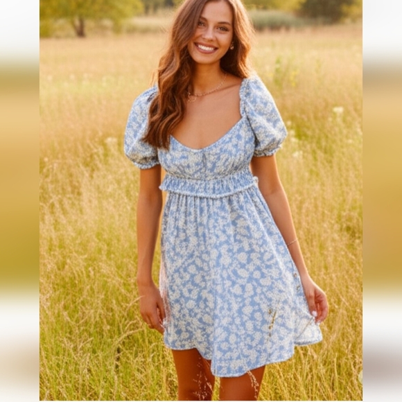Dresses & Skirts - ASTR the Label Floral Blue Puff Sleeve Dress size Large
